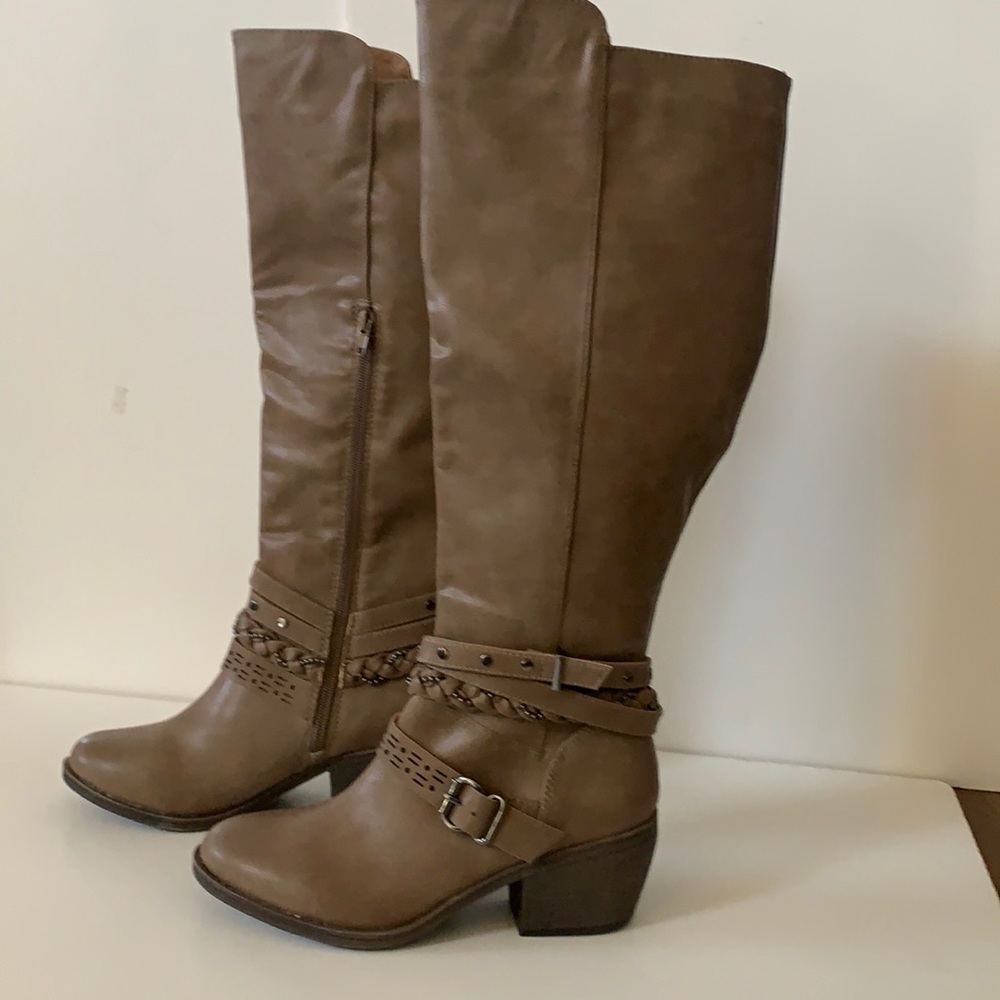 r2 Brandi taupe 17” boots sz 6 Women 2.5 heel NWT